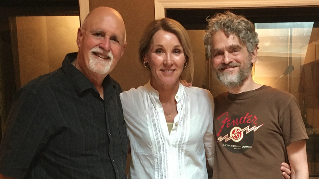 Diana Jones, flanked by John Platt & David Mansfield (Photo courtesy David Mansfield) Diana Jones, flanked by John Platt & David Mansfield (Photo courtesy David Mansfield)