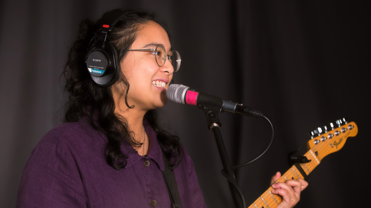 Jay Som in Studio A (photo by Olivia Brewer/WFUV)