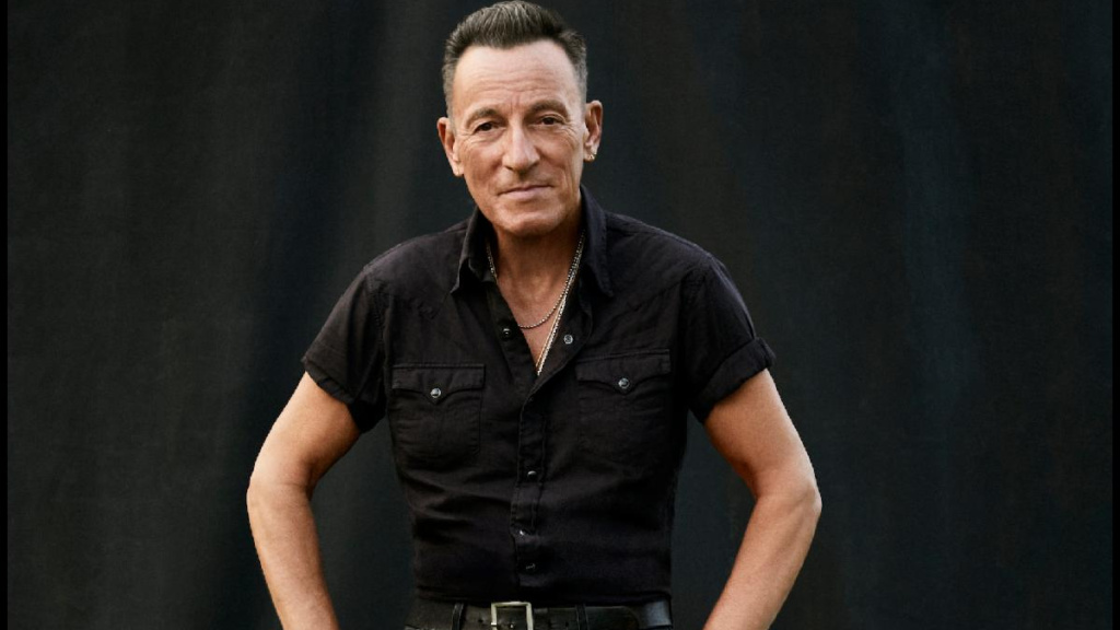 Bruce Springsteen (photo by Danny Clinch, PR)