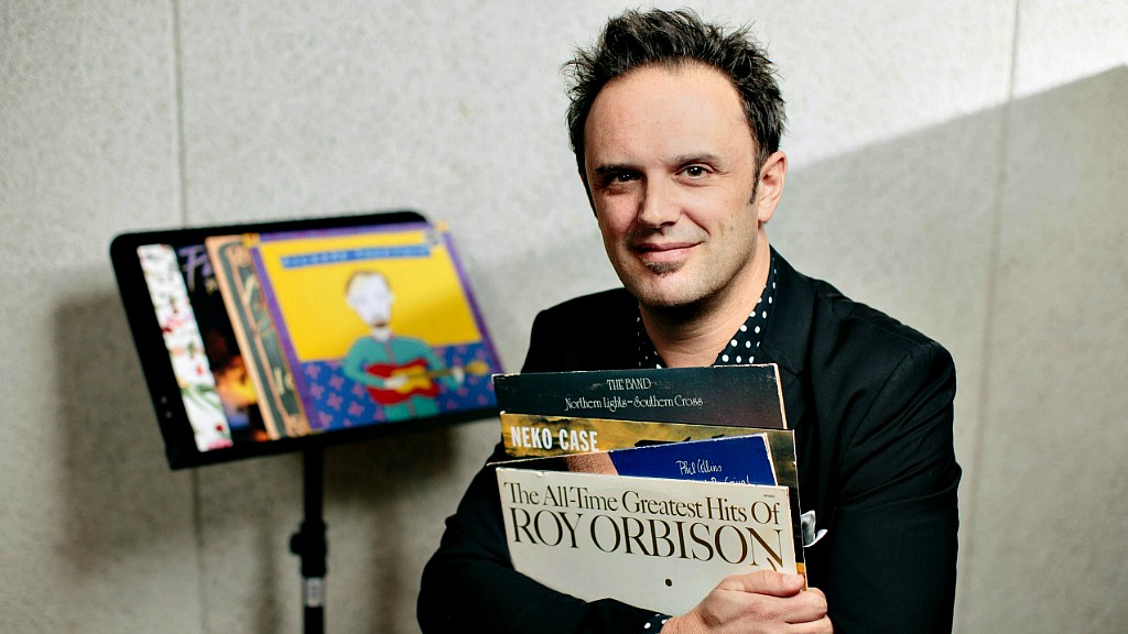 Mark Erelli (photo by Lara Kammerer, PR)