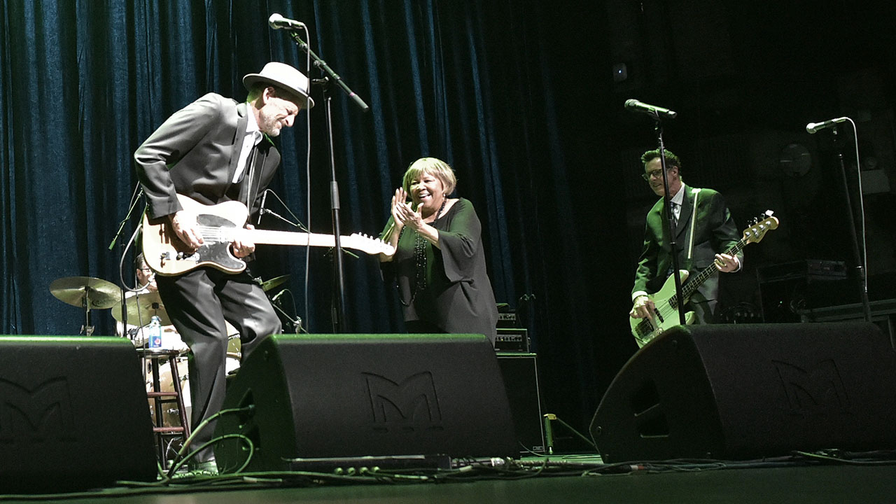 Mavis Staples with guitarist Rick Holmstrom and bassist Jeff Turmes at Holiday Cheer for FUV 2019 (photo by Neil Swanson)