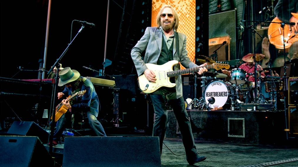 Tom Petty and The Heartbreakers on July 26 (photo by Dana Distortion for Forest Hills Stadium) Tom Petty and The Heartbreakers on July 26 (photo by Dana Distortion for Forest Hills Stadium)