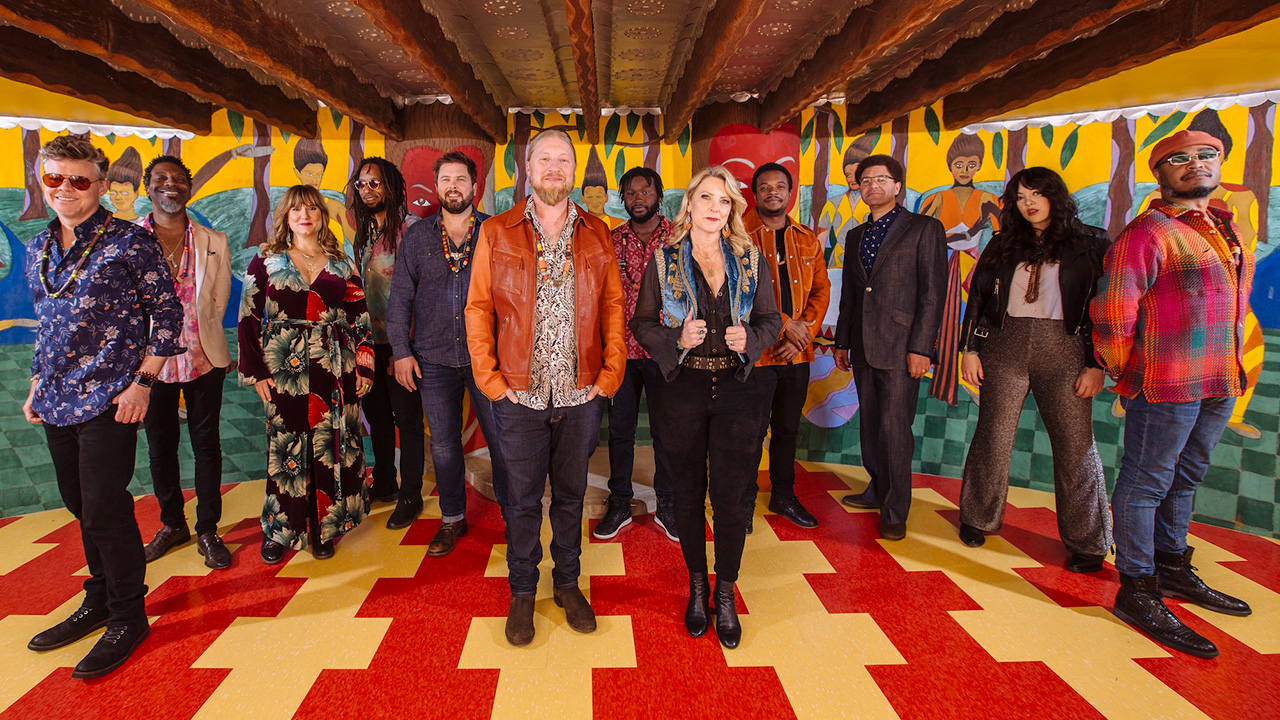 Tedeschi Trucks Band (photo by David McClister/PR) Tedeschi Trucks Band (photo by David McClister/PR)