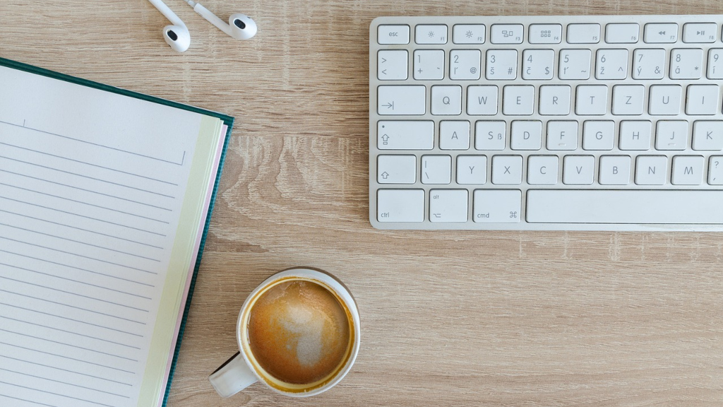 Office essentials (photo by Goumbik for Pixabay)