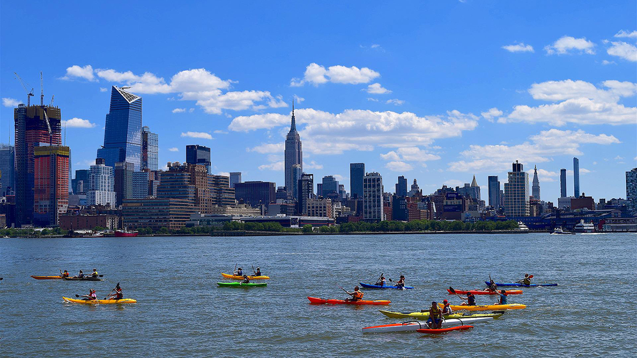kayaks-hudson-manhattan