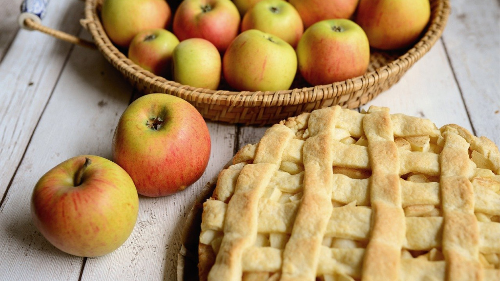 Apple pie (photo courtesy of Pixabay)