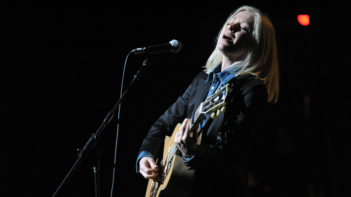 Shelby Lynne photo by Neil Swanson