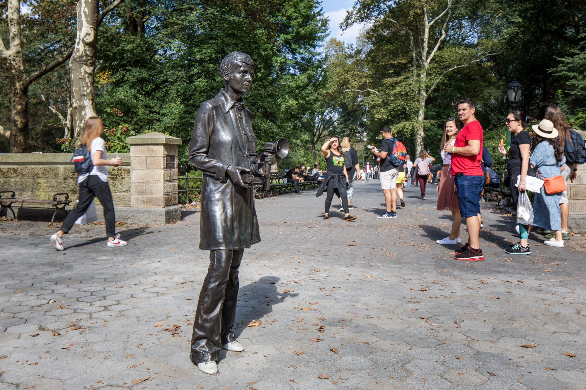Gillian Wearing: Diane Arbus, 2021. Bronze, oil paint. Presented by Public Art Fund at Doris C. Freedman Plaza, New York City, October 20, 2021 to August 14, 2022. © Gillian Wearing. Courtesy of Maureen Paley, London, Tanya Bonakdar Gallery, New York and Regen Projects, Los Angeles Photo: Nicholas Knight, Courtesy of Public Art Fund, NY.