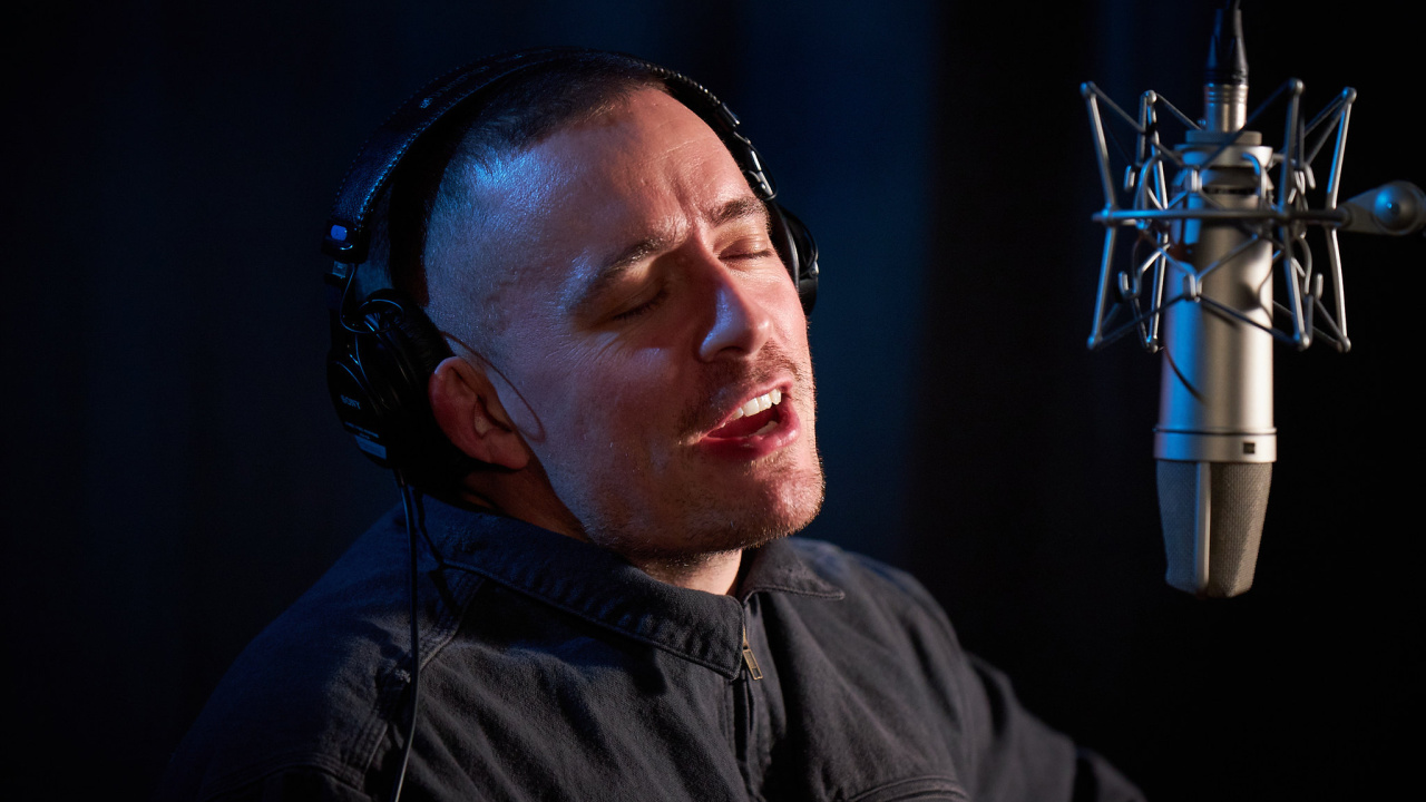 Dermot Kennedy (photo by Gus Philippas, FUV)