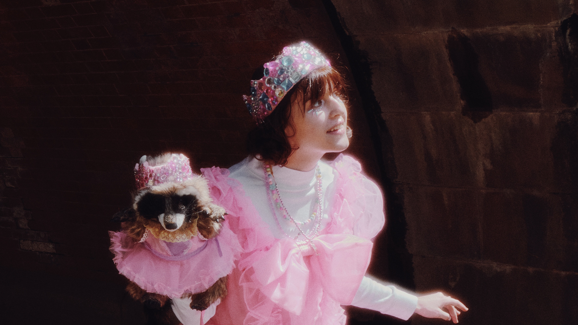 Meet Hannah Hightman and Her Raccoon Francois