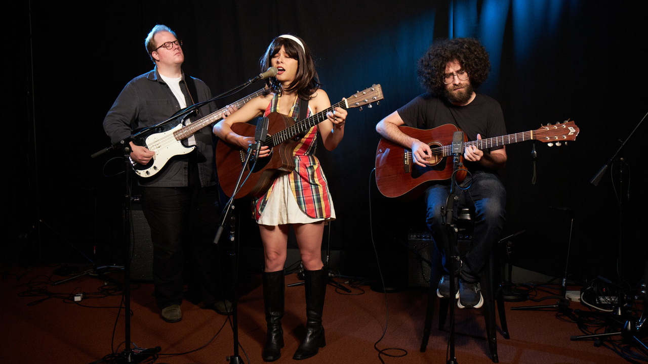 Anaïs &amp; The Hoops (photo by Gus Philippas for FUV)