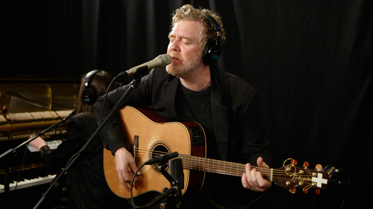 Glen Hansard at WFUV in 2019 (photo: Gus Philippas for FUV)