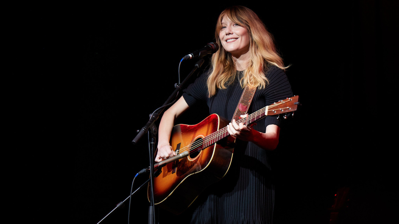 Molly Tuttle (photo by Gus Philippas for FUV)