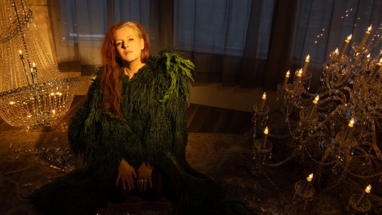 Neko Case (photo by Ebru Yildiz, PR)