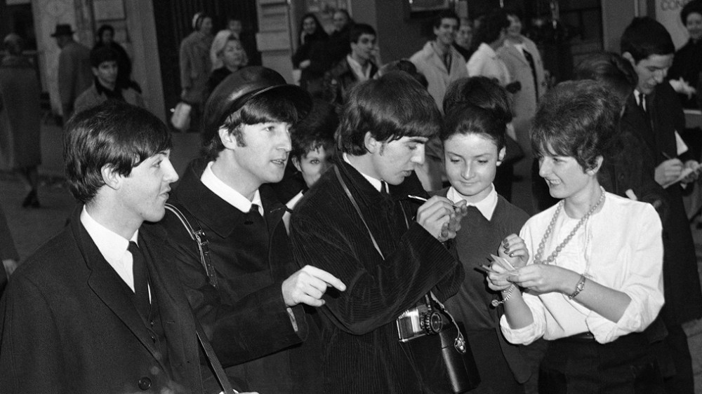 Beatles sign autographs Paris France Beatles sign autographs Paris France