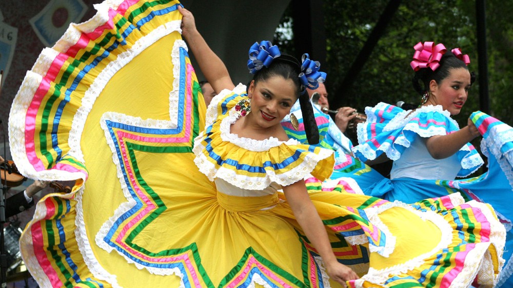 Cinco de Mayo dancers Cinco de Mayo dancers