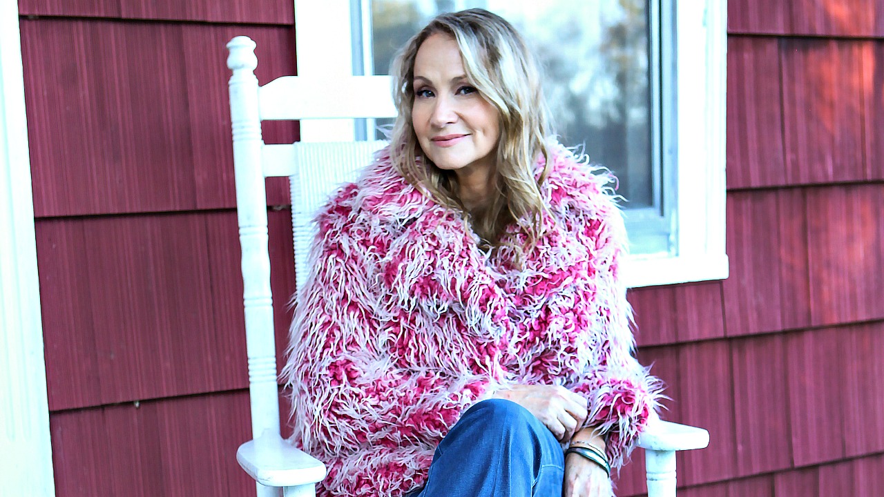 Joan Osborne (photo by Jeff Fasano)