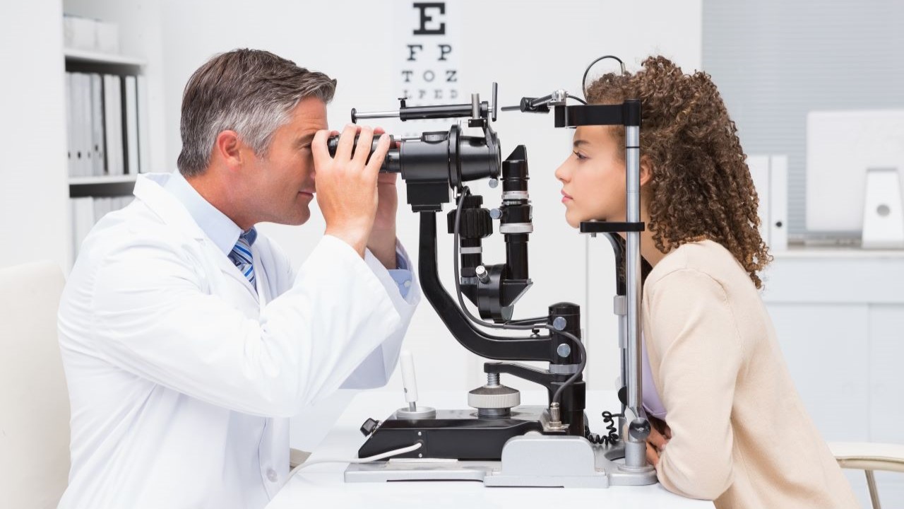 optometrist and client