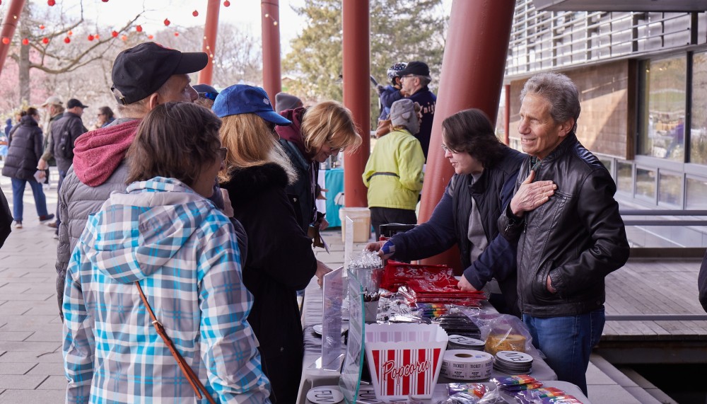 DJ Dennis Elsas chats with listeners (photo by Gus Philippas)