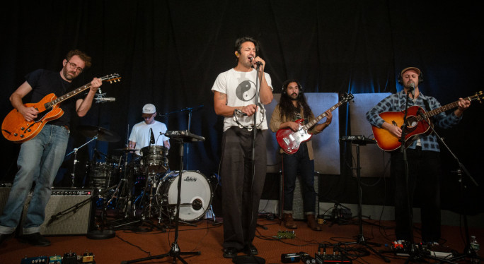 Young the Giant (photo by Bella Lipayon, FUV)